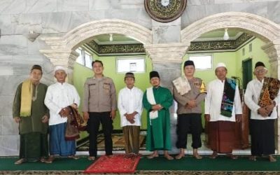 Kapolsek Tempuran Akp Gulipar, SH Bersama Tokoh Agama dan Warga Desa Pagadungan Laksanakan Jum’at Curhat di Mesjid Alhidayah