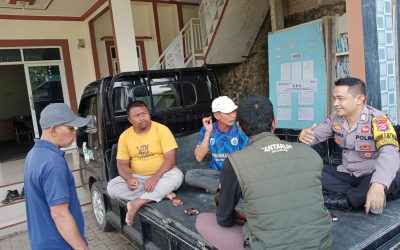 Bhabinkamtibmas Polsek Lebakgedong Polres Lebak Silahturahmi Ke Tokoh Masyarakat Di Desa Binaan