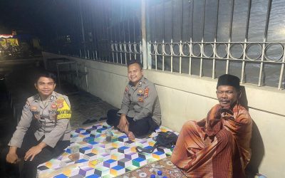 Personil Polsek Malingping Polres Lebak Patroli Dialogis Malam Hari Sampaikan Pesan Kamtibmas Kepada Warga