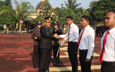 Kapolres Lebak Polda Banten Berikan Penghargaan Kepada Personil Berprestasi Pada Upacara Hari Kesaktian Pancasila