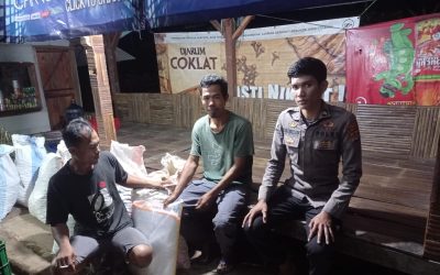 Personil Polsek Gunungkencana Polres Lebak Berikan Himbauan dan arahan Kamtibmas Kepada Warga Masyarakat Melaksanakan Patroli Dialogis