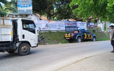 Personil Polsek Gunungkencana Polres Lebak Laksanakan Giat Stronng Jln Raya Gunungkencana – Malimping Pertigaan Alun-alun Gunungkencana