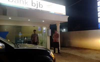 Personil Polsek Gunungkencana Polres Lebak Patroli Cek Mesin ATM Bank BJB Antisipasi Pencurian