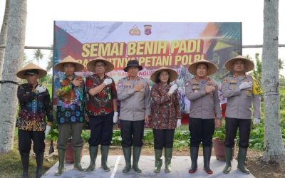 Dukung Ketahanan Pangan Nasional, Kakorbinmas Baharkam Polri Semai Padi Di Kulonprogo