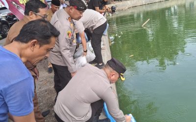 Program Ketahanan Pangan, Kapolres Serang Polda Banten Tebar 10 Ribu Bibit Ikan Tawar 