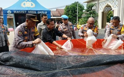 Dukung Program Ketahanan Pangan Polres Serang Polda Banten Dan Polsek Jajaran Gelar Penebaran 200 Ribu Benih Ikan