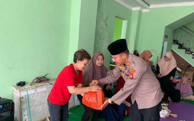 Jum’at Berkah, Kapolsek Pasar Kemis Polresta Tangerang Salurkan Bantuan Sosial Berupa Sembako 