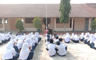 Bhabin Polsek cibuaya memberikan Penyuluhan Kepada Siswa/i SMAN 1 Cibuaya 