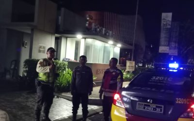 Polsek Karawang Kota Anggota Samapta Lakukan Patroli Preventif, Cek Kamtibmas di Pertigaan Kodim Kabupaten Karawang