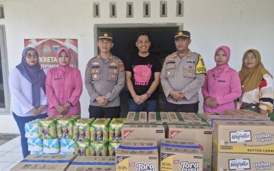 Kapolda Banten Melalui Kapolres Pandeglang Serahkan Sumbangan Untuk Meringankan Beban Korban Bencana Banjir