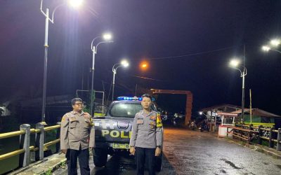 Anggota Polsek Tirtajaya Ciptakan Keamanan di Perbatasan Tirtajaya dengan Batujaya