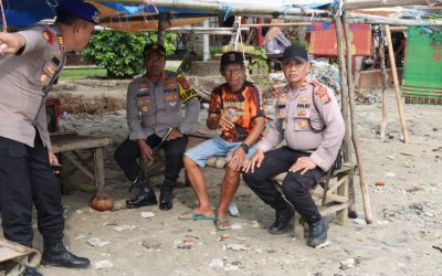 Kapolres Pandeglang Polda Banten AKBP Oki Bagus Setiaji Gelar Patroli Dialogis Di Obyek Wisata Pantai Carita