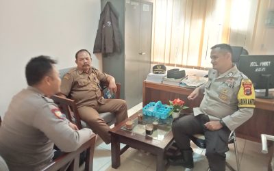 Bhabinkamtibmas Polsek Purwakarta Rutin Melaksanakan sambang silahturahmi Ke Kantor Kelurahan Purwakarta 