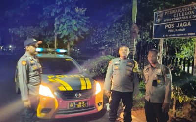 Potroli Blue Light polsek purwakarta Pos Satpam Perumahan Krakatau Stell dan sampaikan himbauan kamtibmas 