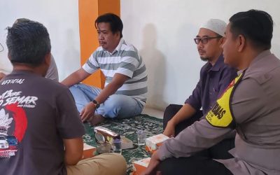 Ngopi bersama warganya Babinkamtibmas Gerem Polsek Pulomerak Polres Cilegon Bersilahturahmi 