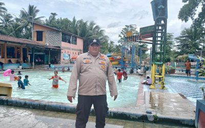 Anggota Polsek Rangkasbitung Polres Lebak Intens Patroli Dialogis Ke Wisata Kolam Renang