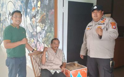 Anggota Polsek Rangkasbitung Polres Lebak Temui Penjaga Tiket Kolam Renang BIM Sampaikan Pesan Kamtibmas