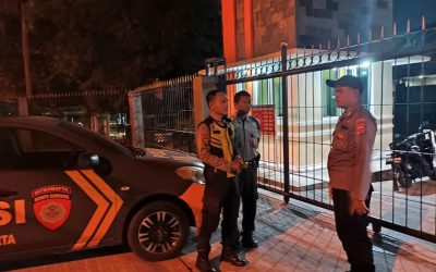 Patroli dialogis, Bhabinkamtibmas Polsek Purwakarta Polres Cilegon Menyapa satpam Kampus memberikan himbauan kamtibmas 