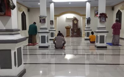 Mempererat Silaturahmi Ulama,Bhabinkamtibmas Polsek Purwakarta Polres Cilegon manfaatkan Sholat Subuh Keliling Berjamaah