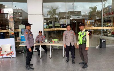 Tingkatkan Kamtibmas, Personil Polsek Purwakarta Polres Cilegon Melaksanakan Patroli Dialogis Ke Pusat Perbelanjaan Transmart