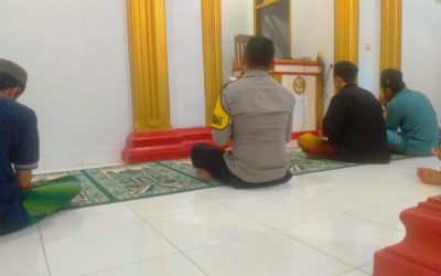 Sholat Subuh berjamaah, Personil Bhabinkamtibmas manfaatkan kedekatan bersama Masyarakat