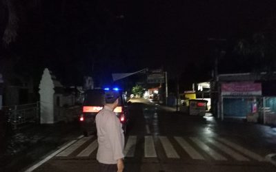 Personil Polsek Mancak laksanakan Patroli Mobile Blue Light