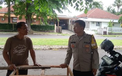 Personil Bhabinkamtibmas Polsek Purwakarta Polres Cilegon Menyapa Warga Sampaikan Himbauan Kamtibmas 