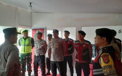 Personil Kapolsek Pulomerak Polres Cilegon laksanakan apel pagi di Pos PAM 2 Gerem !!! 