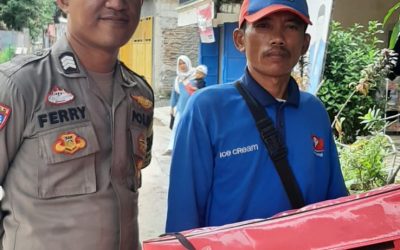 Anggota Polsek Puloampel menjaga komunikasi dengan warganya