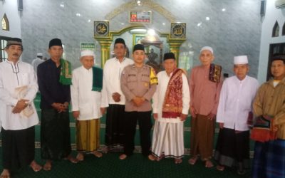 Bhabinkamtibmas Polsek Ciwandan Sambang Door To Door Dengan Pengurus Masjid