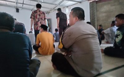 Bhabinkamtibmas Polsek Bojonegara Laksanakan Giat Memakmurkan Masjid Jumat Keliling