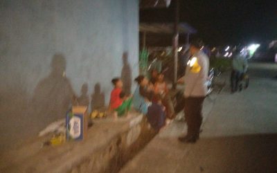 Sambang Malam Hari , Upaya Bhabinkamtibmas Polsek Bojonegara Berikan Rasa Aman Masyarakat Binaan