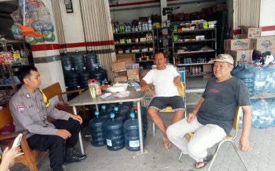 Bhabinkamtibmas Polsek Ciwandan Door To Door Sambang Warung Sembako Lingkungan Binaan