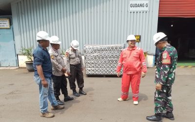 Personil Polsek KP Banten Bincang bersama Pekerja atau Buruh di Pelabuhan