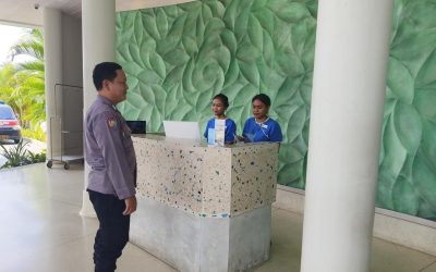 Bhabinkamtibmas Polsek Cinangka Laksanakan Kunjungan Dan Sambang Kepada Resepsionis Hotel Pesona Krakatau