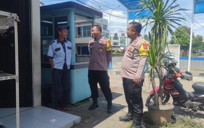 Cegah Curanmor, Personil Polsek Cibeber Polres Cilegon Himbau Petugas Parkir