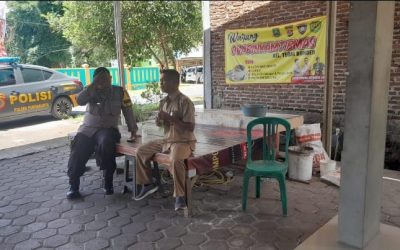 Bersama Warga Bhabinkamtibmas Polsek Purwakarta Polres Cilegon Ngobrol Di Warung Kopi Bhabinkamtibmas 